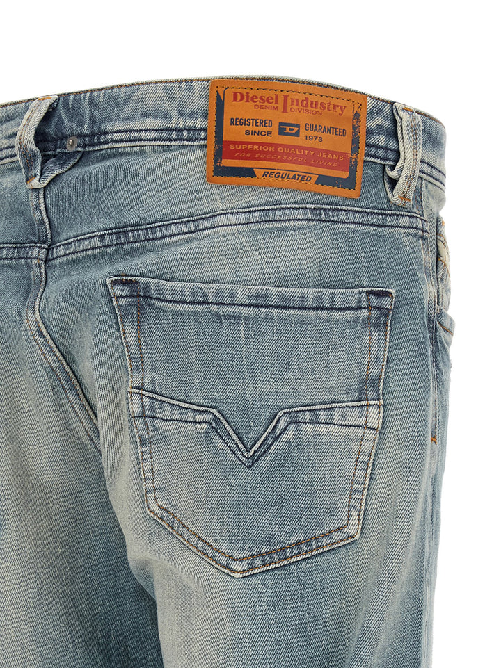 Diesel 1985 Larkee Jeans - Celeste | 72f8a489c42a5b16610061d5aa6285ddc3f4fcb5