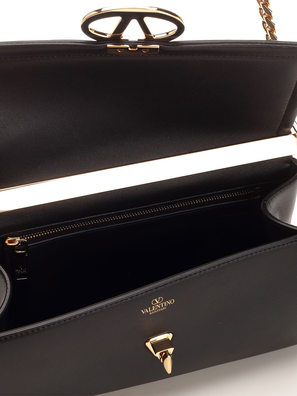 Valentino Garavani Deluxe Nappa Shoulder Bag Shoulder Bags - Nero | 5b620f747af54301527be38240feebf84e62b470