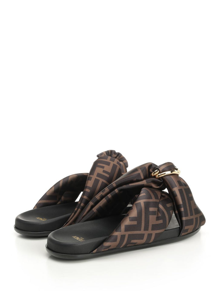 Fendi Flat Slide In Satin Sandali - Marrone | 88fae4d7e99f0064c1f84762b956b8ed8c8856c8