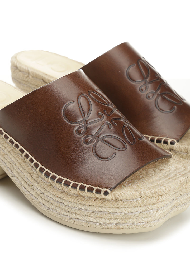 Loewe Petal Platform Espadrilles In Vegetable Tanned Calfskin Sandali - Marrone | 421fe48cf54f2fa6370a4588462dae40700a9ea1