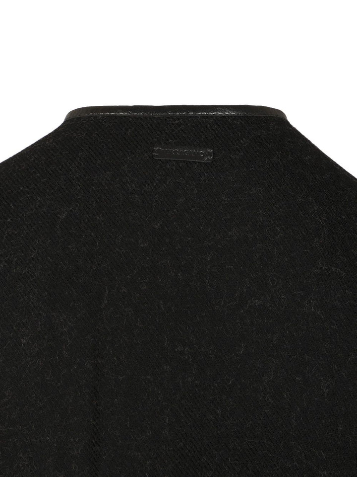 Ferragamo Gancini Scarves And Foulards - Nero | 188a189b9f54c88e3c03183bf6cae3f7ab279390