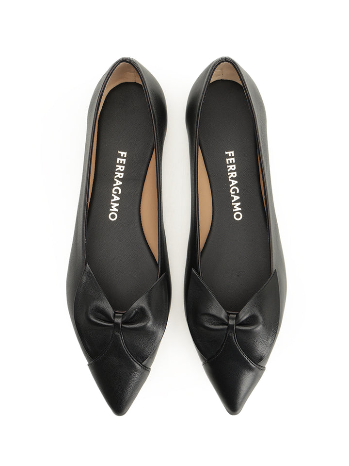 Ferragamo Ballerina With Bow Scarpe basse - Nero | 5c486ad34b35d69d58ca5fda429316eeaf137374