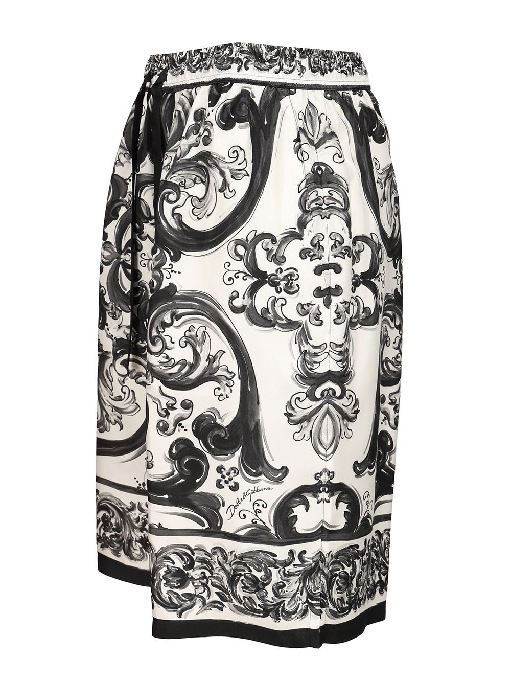 Dolce & Gabbana Bermuda Shorts In Silk With Majolica Print Trousers - Nero | f5ccddff2d61521fbd484a47697d7c69392716b9