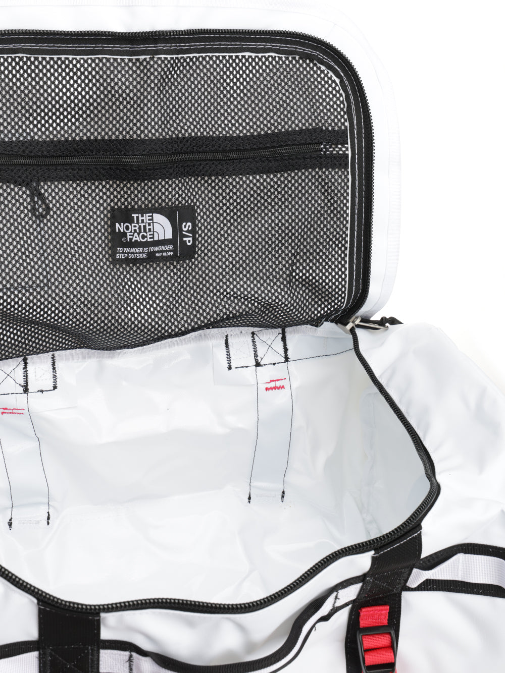 The North Face Duffel Base Camp - S Travel bags - Bianco | fc80d040bc86eb3f5462b6fa4f409773ebcced9b