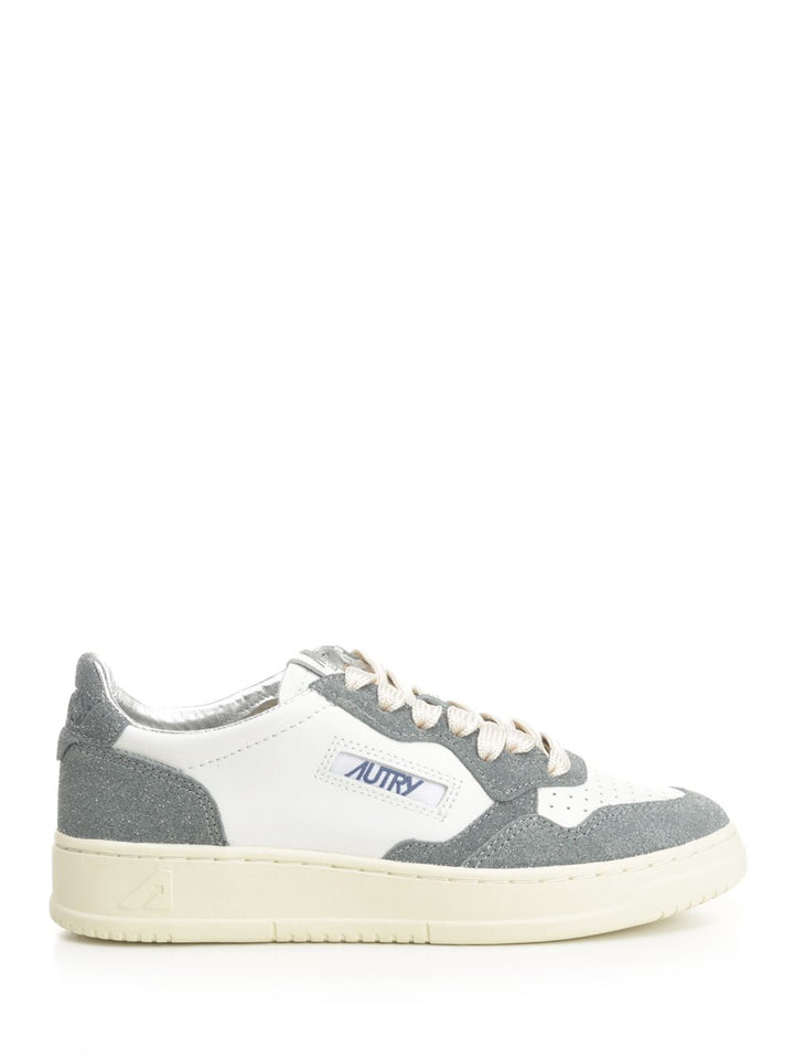Autry  Medalist Low Sneakers - Light blue | 841a613203c9028084b08b602ca19244abf4702f