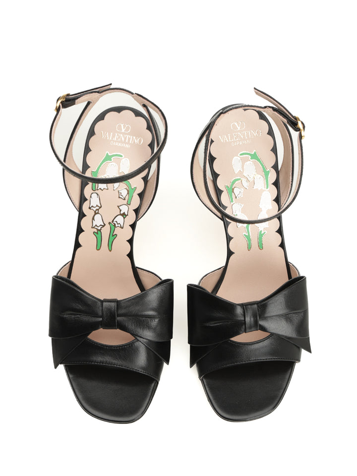 Valentino Garavani Bowow Kidskin Sandal Sandali - Nero | 2b927fb0cba1305811e57db11fc95a10f2bd3d94