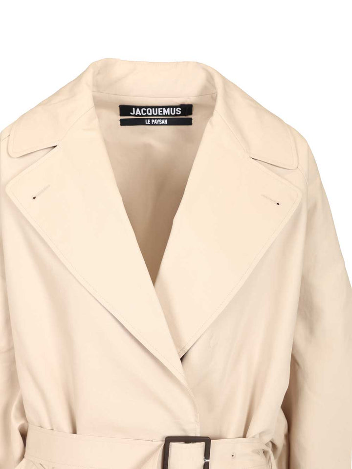 Jacquemus Trapezi Trench Coat Coats - Bianco | a57735b0fc28a816cc8e7ca8964c18970cbc0131