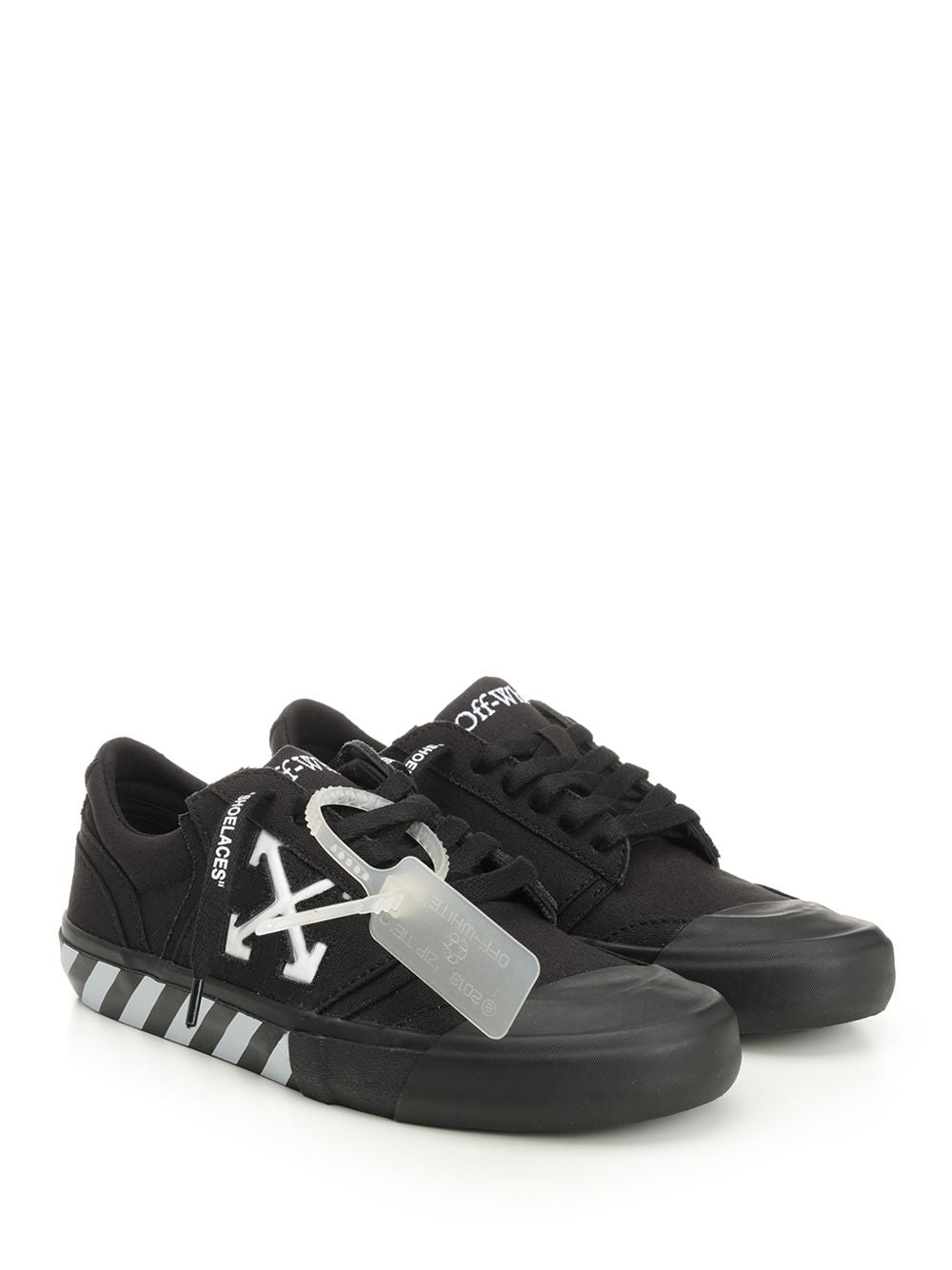 Off-White With Laces And Logo Sneakers - Nero | 530430e3c96ec666b62a62baa4e75166ad147442