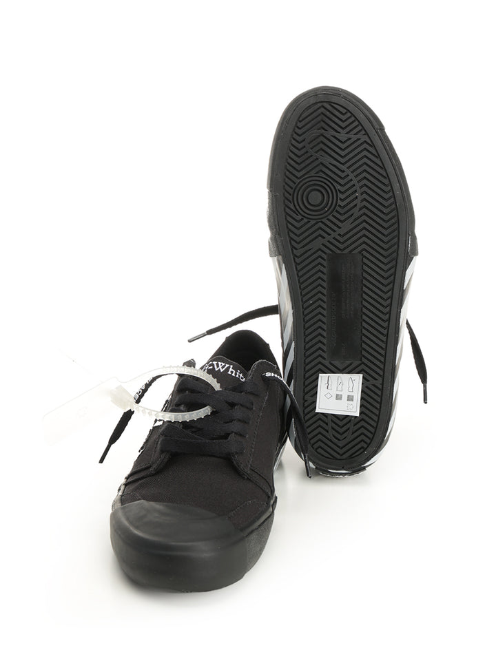 Off-White With Laces And Logo Sneakers - Nero | 9fd5821db0cce1417b45c04dfb709c1c726af674