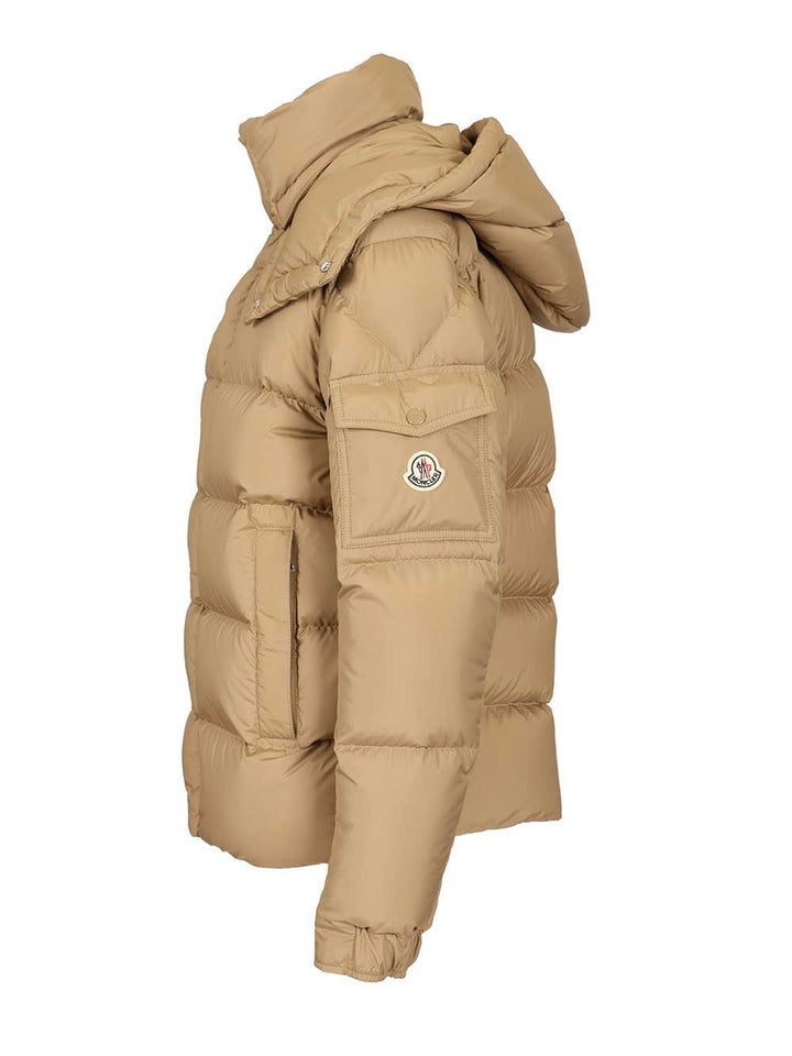Moncler Moncler Maya 70 Short Down Jacket Giacche - Marrone | 6151fd4ffa6bdfc7cb8012169243940c3a884414
