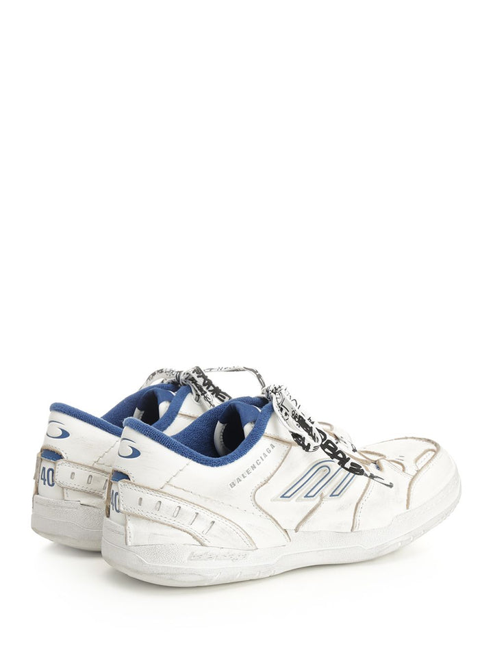 Balenciaga Hamptons Worn-Out Sneakers - Bianco | e7c491fe04bb0a265046a9c95de5e49c56327cc3
