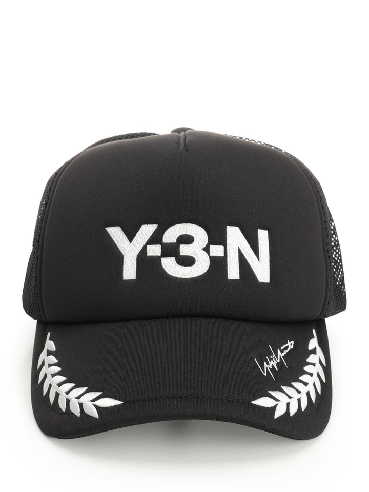Adidas Y-3 Y-3 Nbhd Trucker Cappelli - Nero | 93b108f4358c3c3206689555b720e7669b0de35c