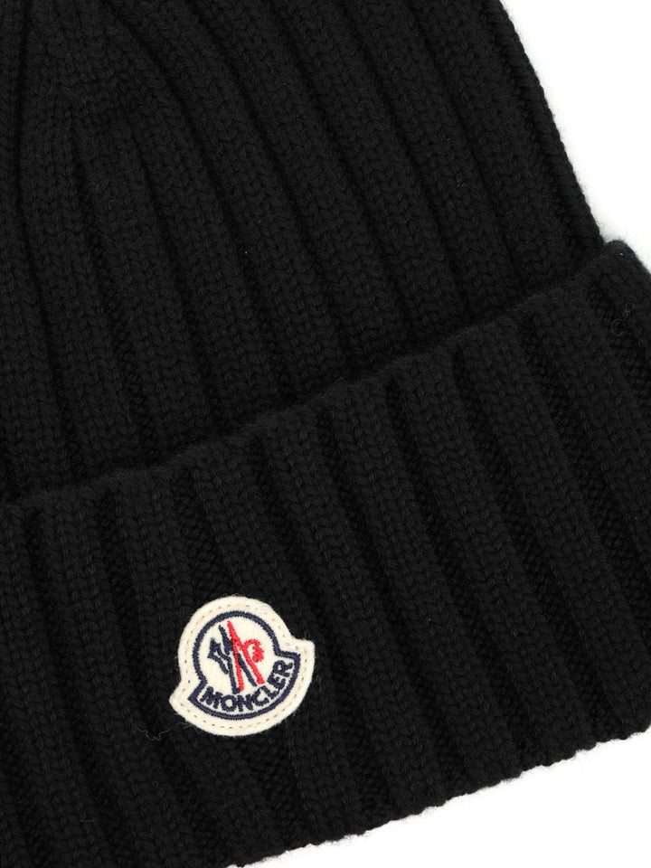 Moncler Ribbed Wool Hat Cappelli - Nero | cd7826e9754200fc28d386d1e2181272543fdd12