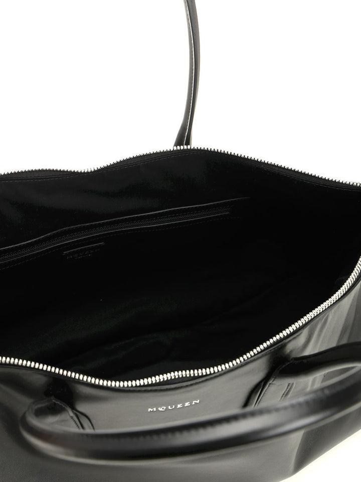 Mcqueen Manta Shoulder Bags - Nero | f6ba71bd278f12e0c66e17300783e8d29c0913fe