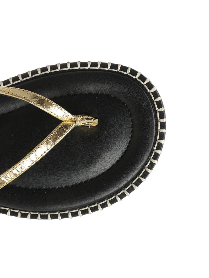 Dries Van Noten Metallic Leather Flip-Flops Scarpe basse - Oro | b8c73899b0cde90b519d3df5fe26dc122af9219c