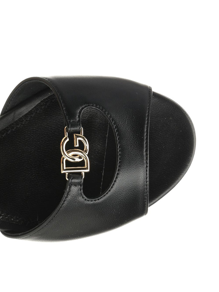 Dolce & Gabbana Leather Slides Sandali - Nero | b40a2fb25cff9e5e070b50357cf6b05f08d2fbfc