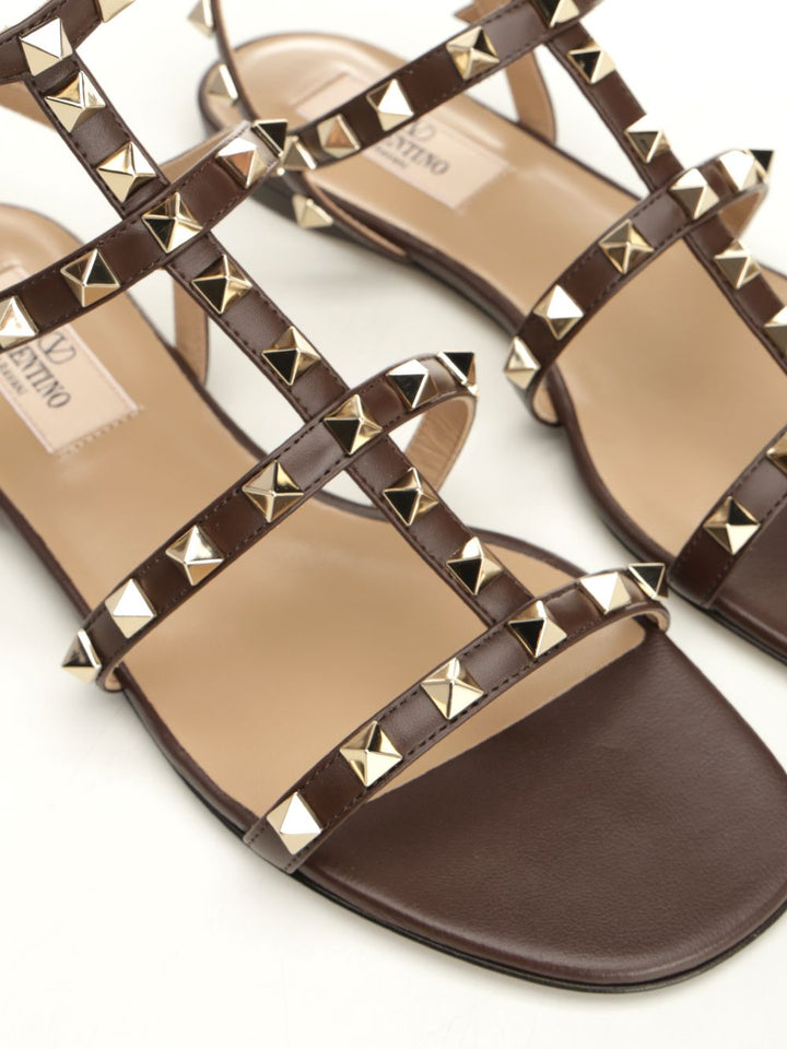Valentino Garavani Rockstud Low Sandal Scarpe basse - Marrone | f6cdcc13ba7a186d5fa3d109fc98b766fda08259