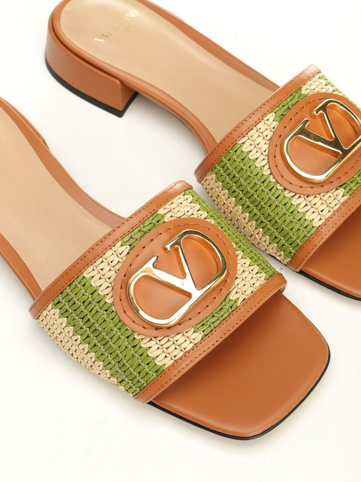 Valentino Garavani Striped Raffia And Leather Slides Scarpe basse - Verde | 9e5fce1a46cc1ba06455f3658519d3487f39b87b