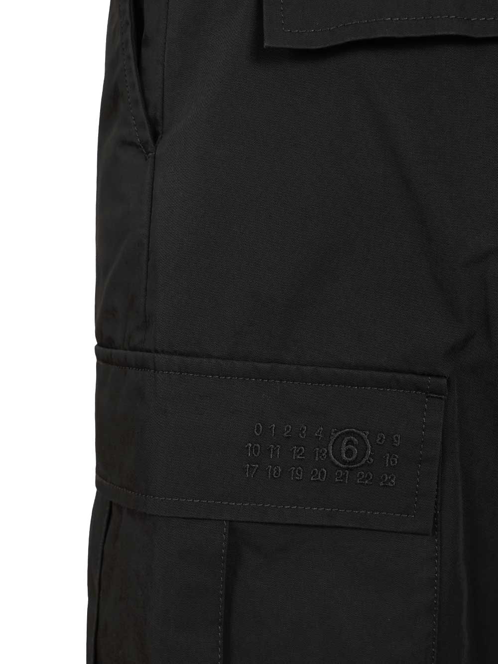 Mm6 Maison Margiela Shorts Trousers - Nero | f5464a9bc30ca8369a43d405399ea690a4c6cf19