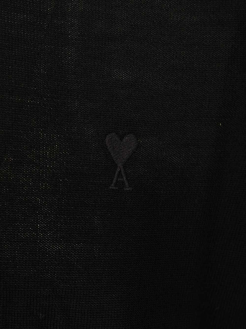 Ami Quota -Crewneck Sweater With Contrasted Ami De Coeur Exrafine Merino Wool Knitwear - Nero | 05826653b90e6a3ac9837820f908c3c45ea6d836