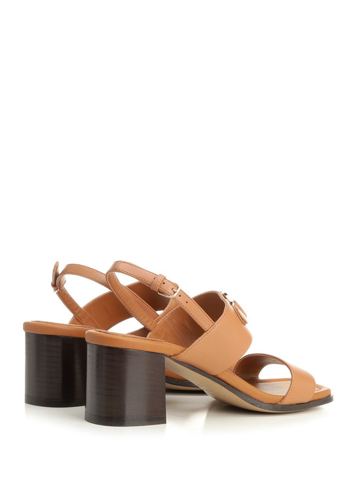 Ferragamo Gancini Ornament Sandal Sandali - Marrone | 006c6e97203201bd7c3e82e0b29be201fab1645e