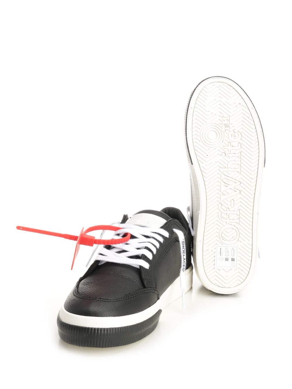 Off-White Vulcanized Low Sneakers - Nero | ca912f12732fbac307d735ef5dd16345de71a811