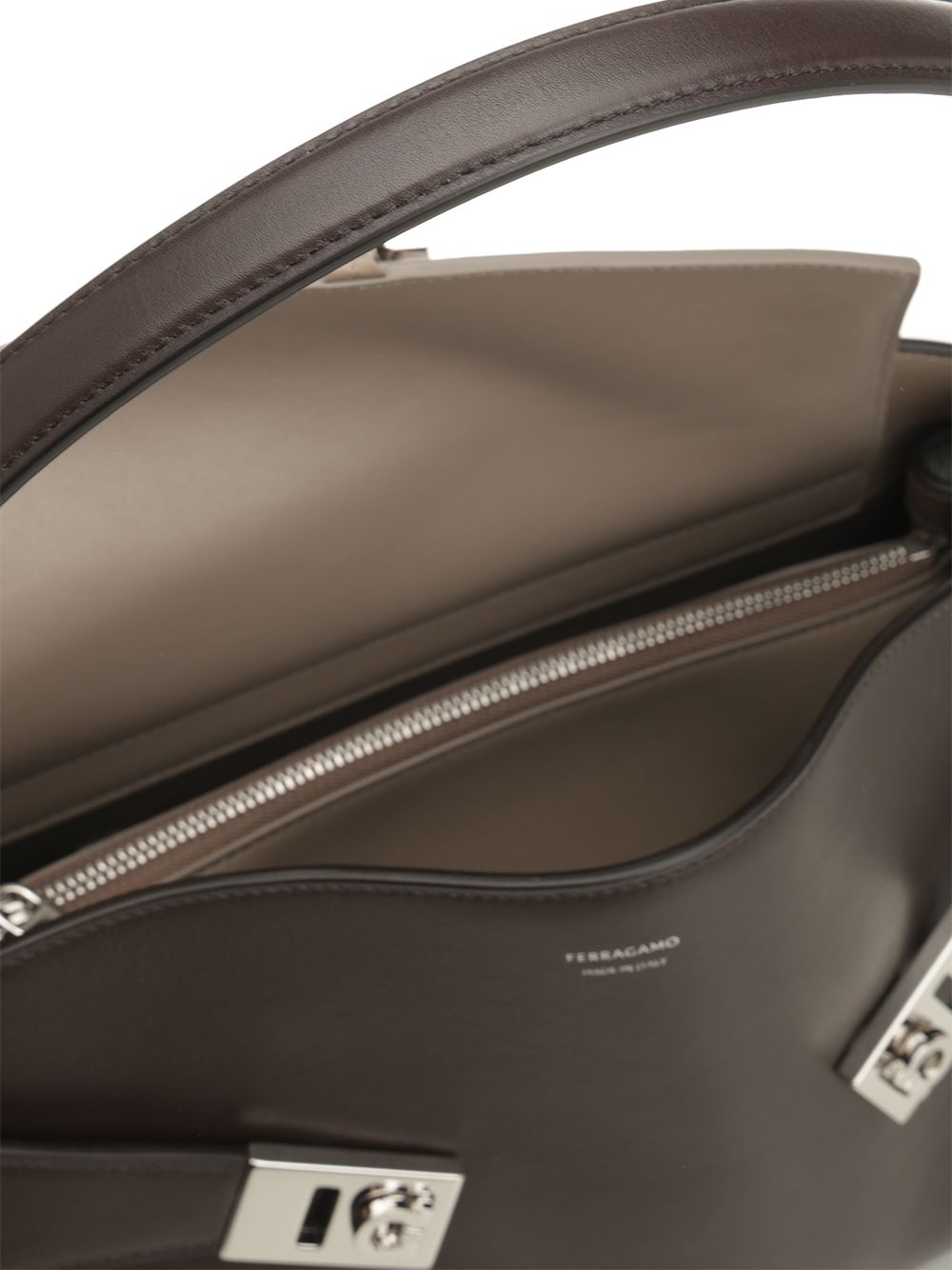 Ferragamo Hug Soft Shoulder Bags - Marrone | 70ea35a71234e2ff61d0a176dc56695351e81088