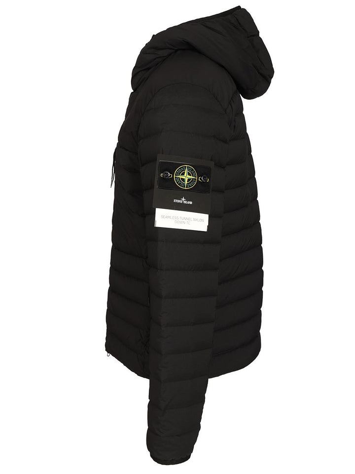 Stone Island Hooded Down Jacket In Stretch Fabric Coats - Nero | 42c695473e515b931dcc643556e11fc6c4524af6