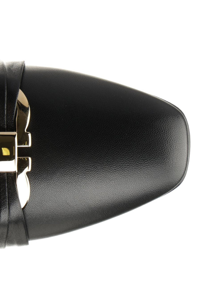 Ferragamo Gancini Ornament Moccasin Scarpe basse - Nero | 3a44f8c647a665036c413ff759153396cdb52c9d
