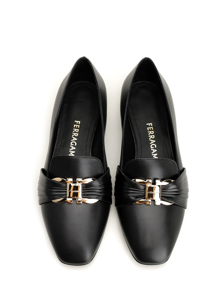 Ferragamo Gancini Ornament Moccasin Scarpe basse - Nero | 826df32a12a81f07e1812795d6477ea6e99e42e0