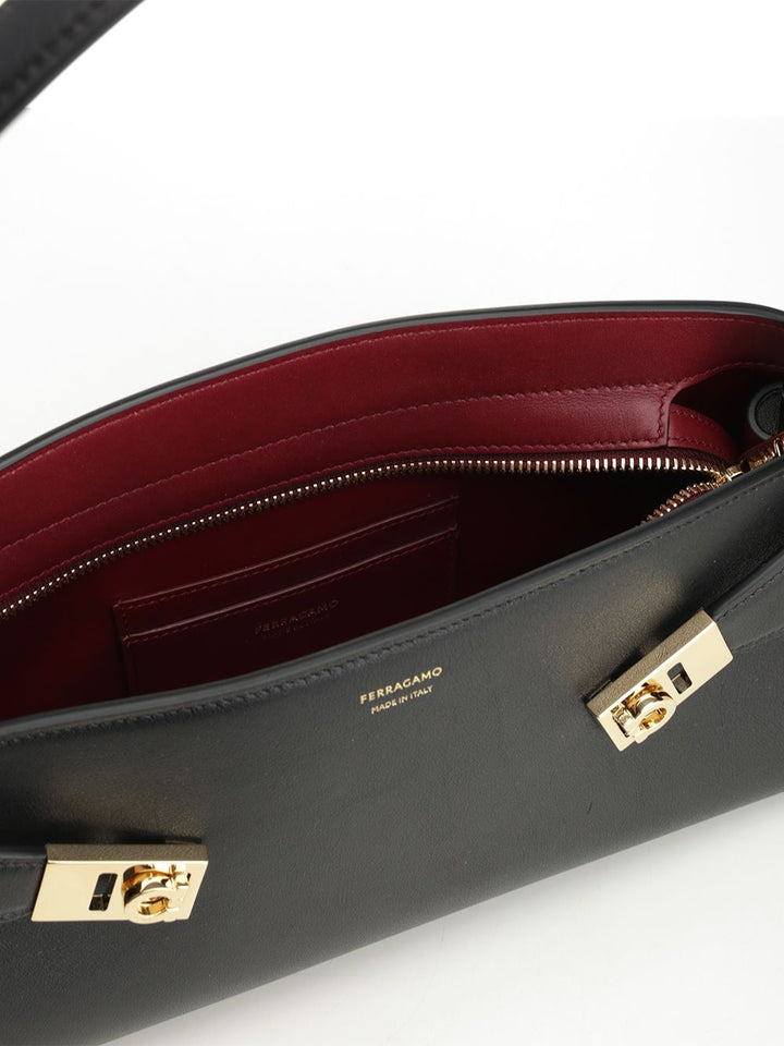 Ferragamo Hug Leather Shoulder Bag Shoulder Bags - Nero | 335220a0357baadfeb050cdce510eb9c1a327696