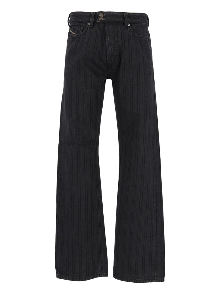 Diesel Relaxed Mid Rise  1980 D-Eeper Jeans - Nero | cd6b6c2833a723e47bc80ab2c92883f089f53a31