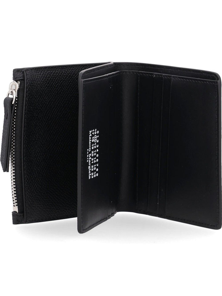 Maison Margiela Compact Leather Wallet With Side Zip Wallets - Nero | 53f9fa03c233b701be8121d6f3ace8c85dbd9e67