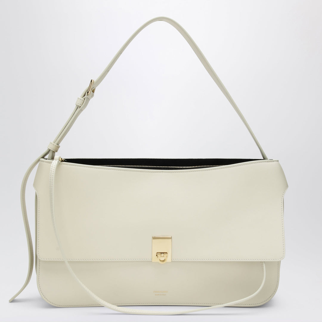Ferragamo Cara Bag Größe S in Mascarpone