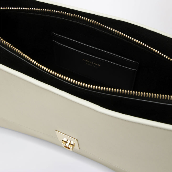 Ferragamo Cara Bag Größe S in Mascarpone