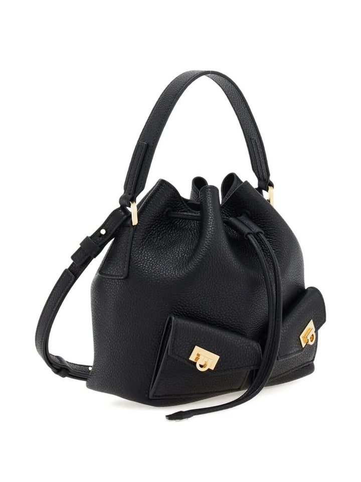 Ferragamo Totes - Nero | a81b423af14f8f35726a2180a521f2e04d65bf2e