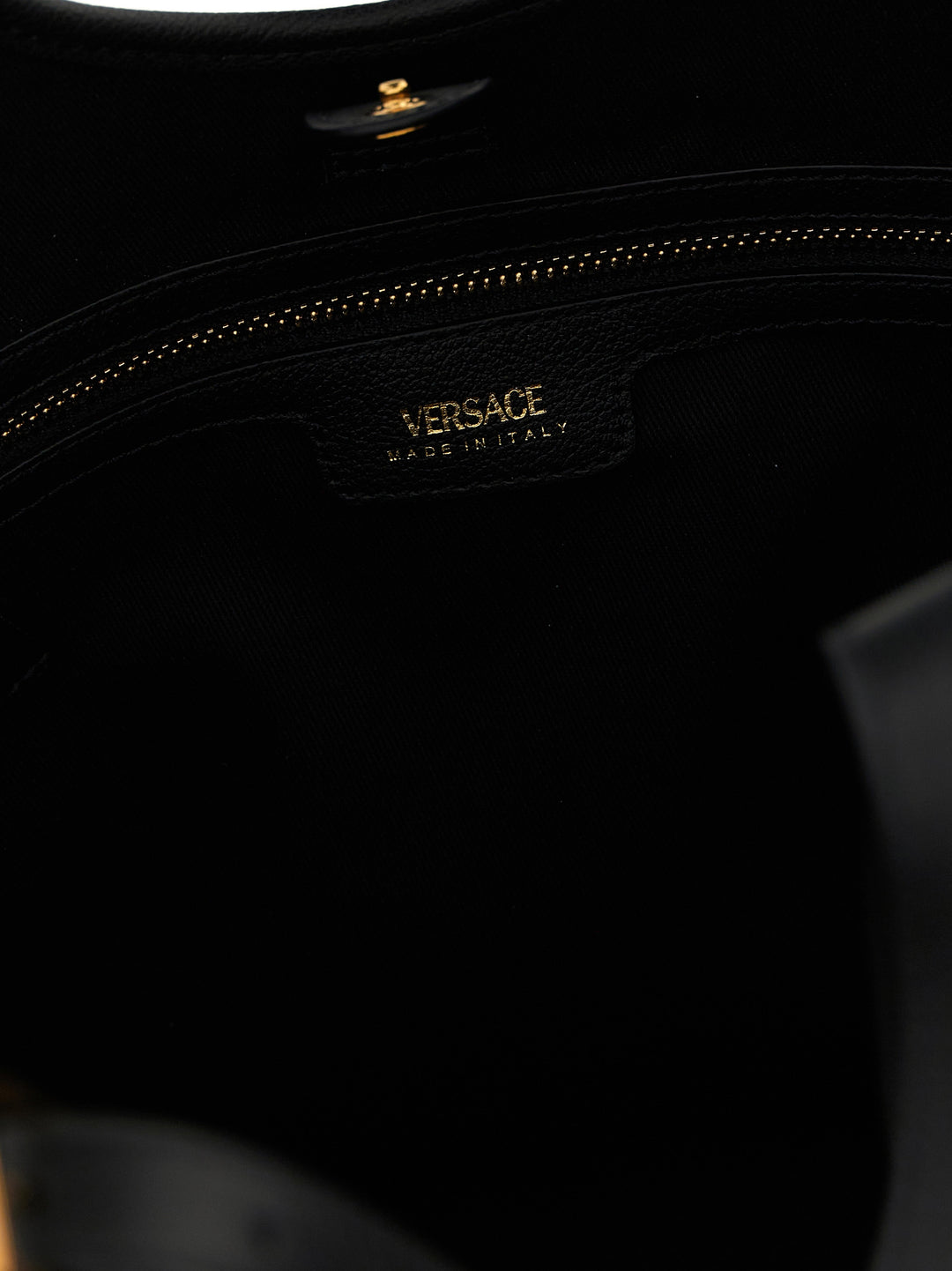 Versace La Medusa Tote - Nero | 95b001f3db22d587ccb4e1bb7dddcfd90e24261b