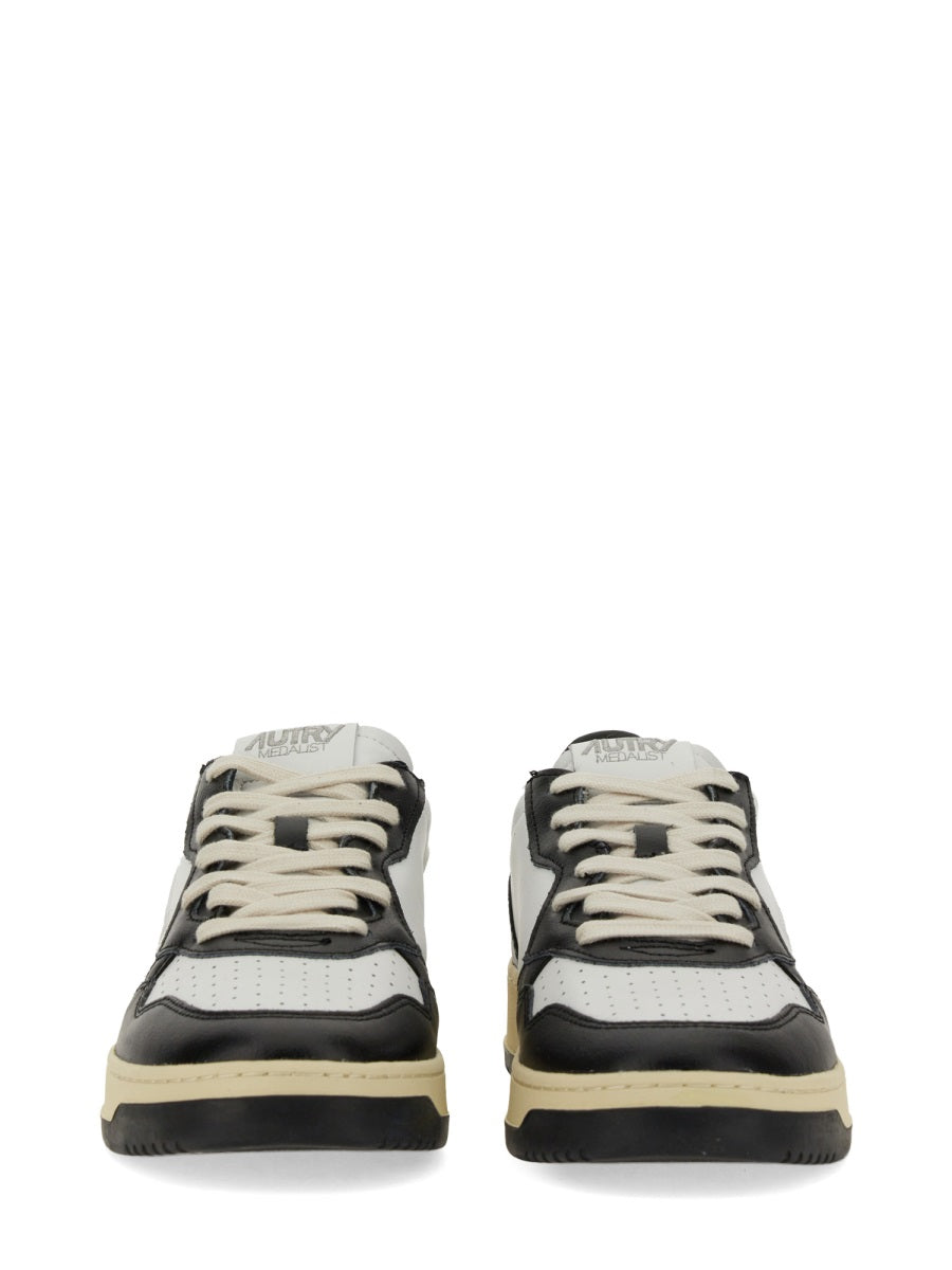 Autry Sneakers - Black | c49a649f4fe5c47addf0086a3d09b7262c33b57e