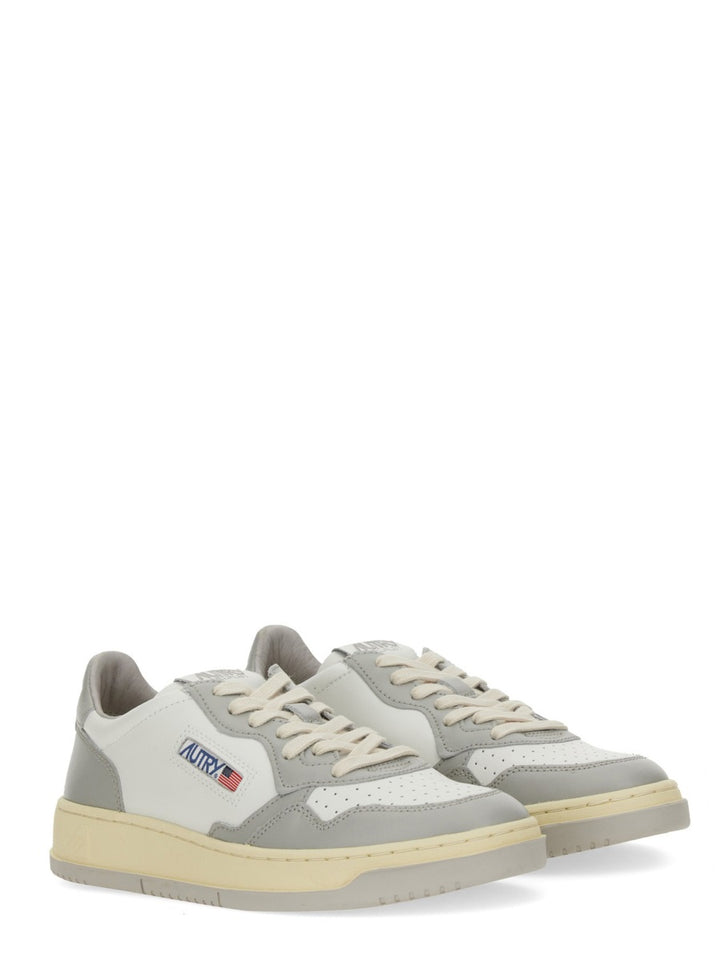 Autry Sneakers - White | b10cab60361c9966c4142dbe0424fe91a4982318