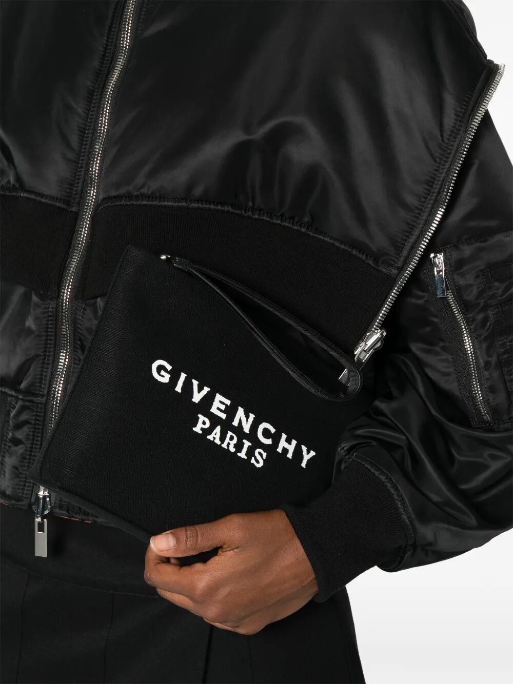 Givenchy Clutches - Nero | a12430b45627e9475df0e072182c655165203335