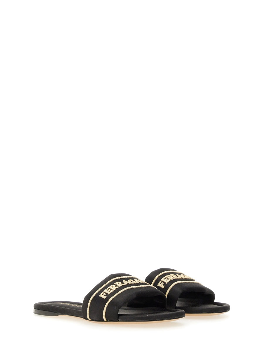 Ferragamo Sandali - Nero | Wanan Luxury