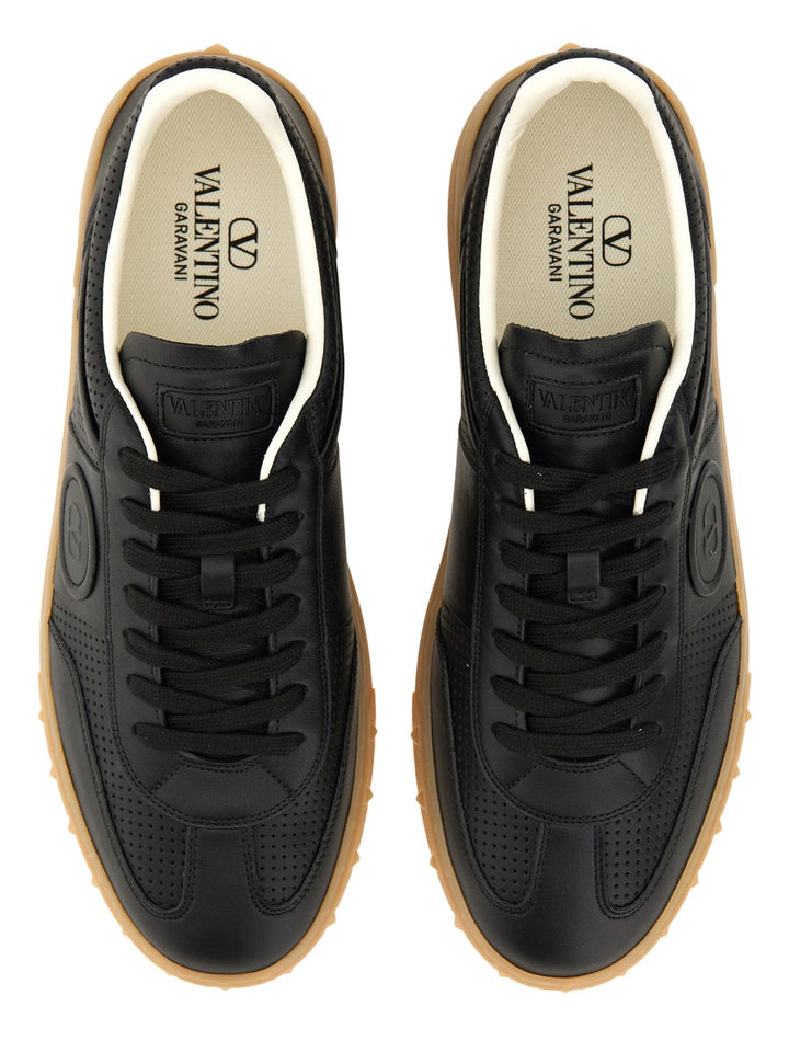 Valentino Garavani Sneakers - Nero | Wanan Luxury