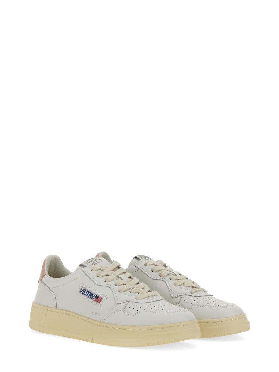 Autry Sneakers - White | a62ac9ed2e1962e063f175ac4a0a809503b84205