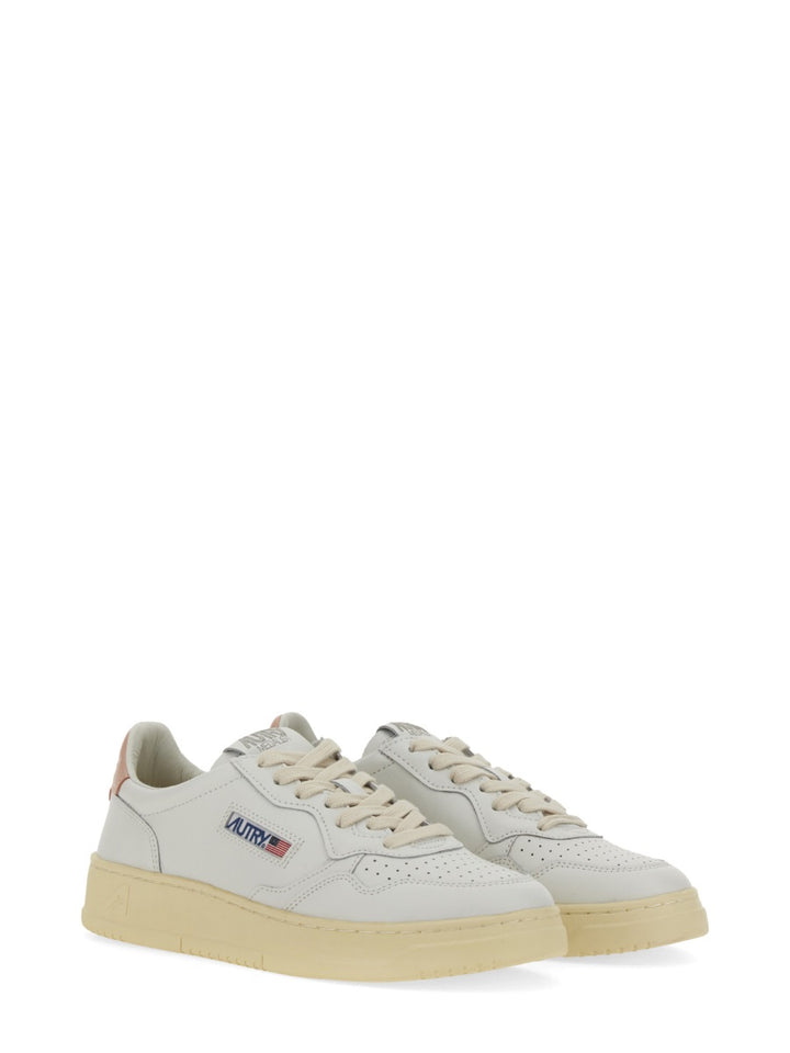 Autry Sneakers - White | a62ac9ed2e1962e063f175ac4a0a809503b84205