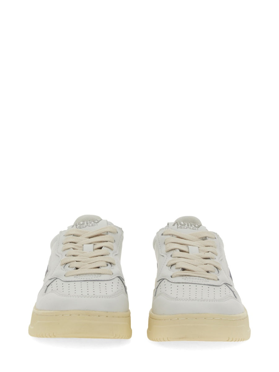 Autry Sneakers - White | ce2405f36c2b9371cfdac637ff7e7bdfd4b443f2