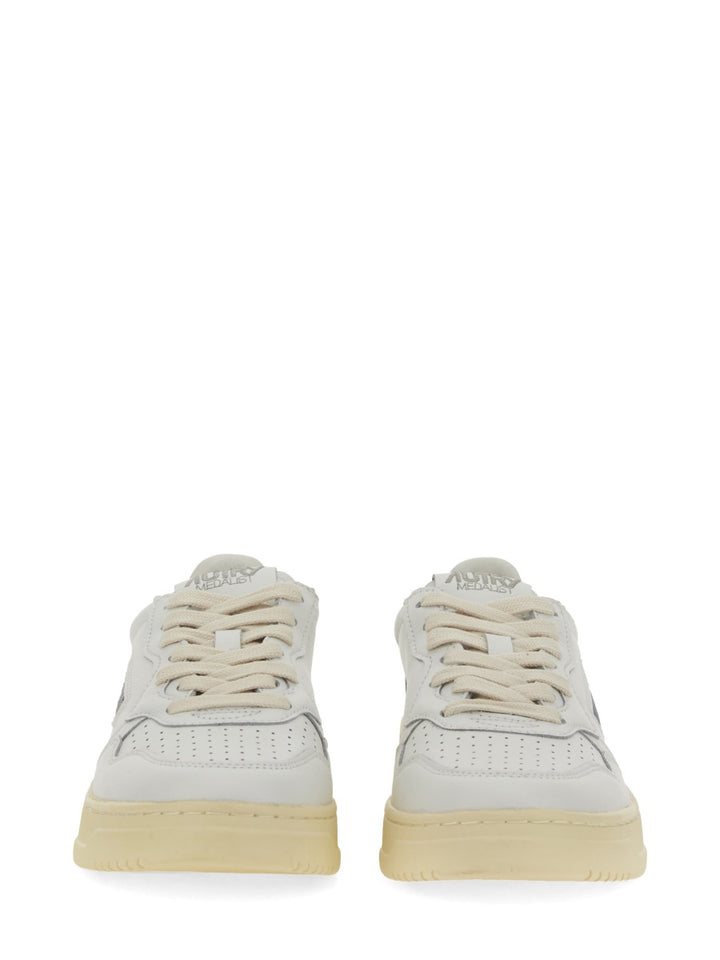 Autry Sneakers - White | ce2405f36c2b9371cfdac637ff7e7bdfd4b443f2