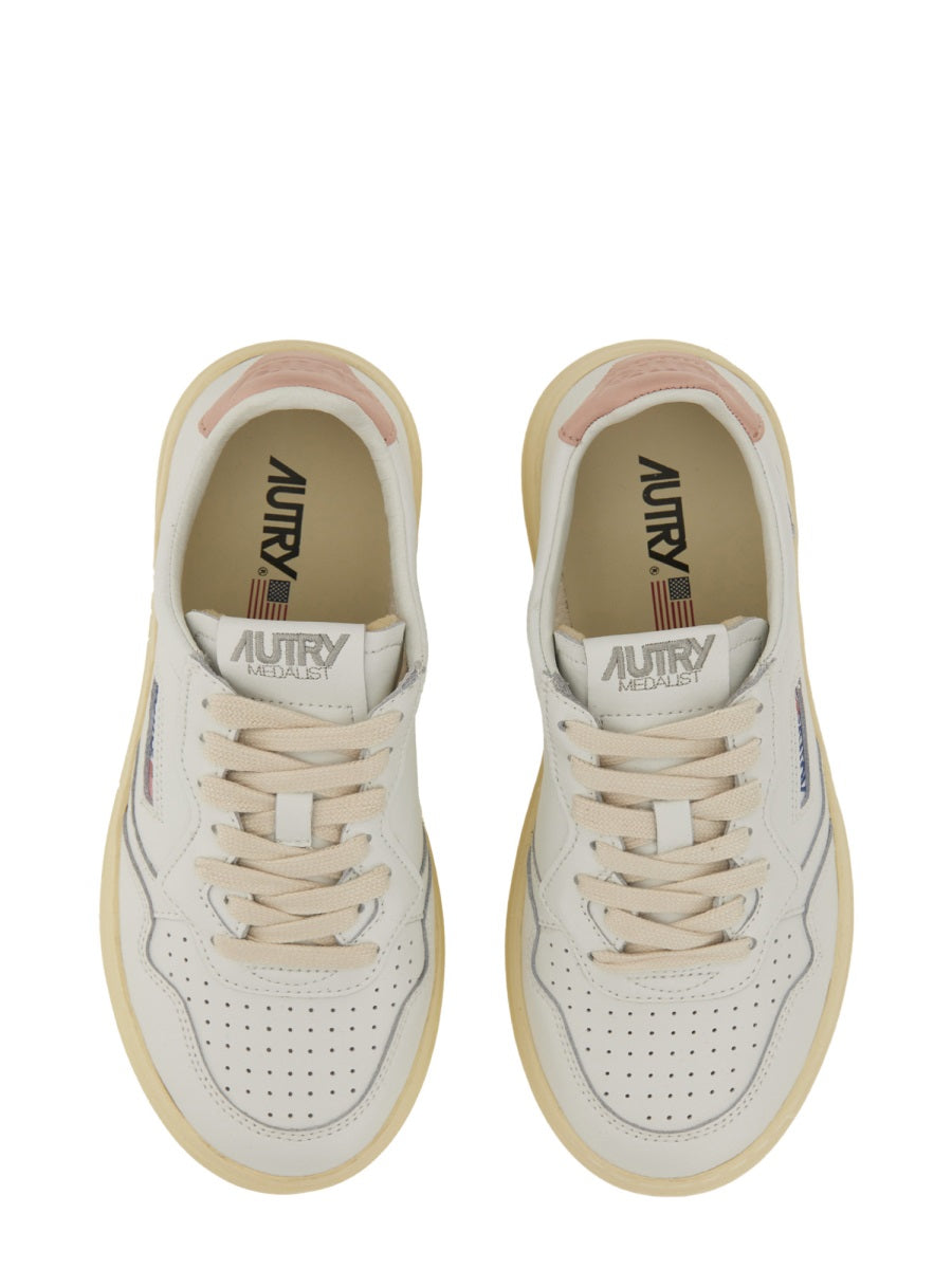Autry Sneakers - White | eb88b0055c46056395815a9bd61531e053a162ba