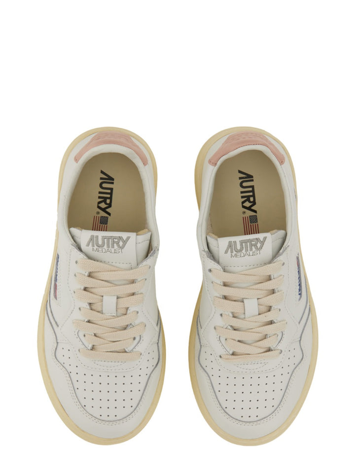 Autry Sneakers - White | eb88b0055c46056395815a9bd61531e053a162ba