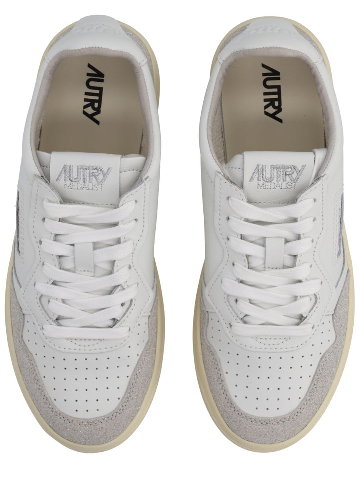 Autry Sneakers - White | a245afdc9c3e529b89ac26ca02078238fbaa88cd