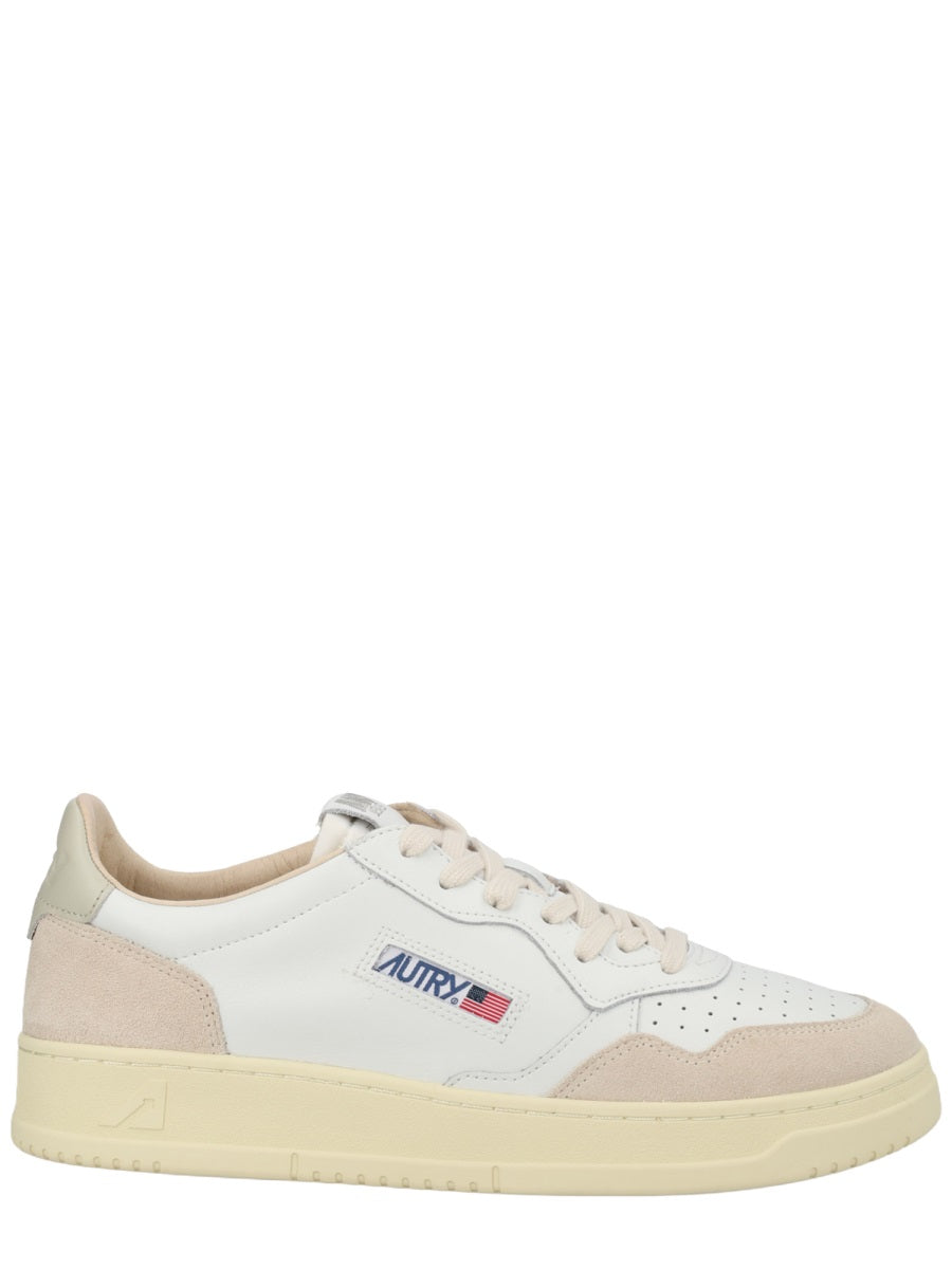 Autry Sneakers - White | 828ea8ea8253014f1ee7f6b5a80cda38bdec82bb